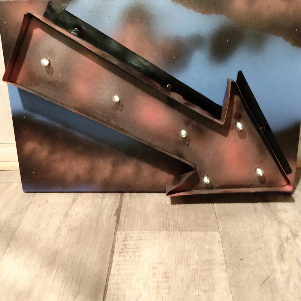 Lighted Arrow - Picture 4 of 4